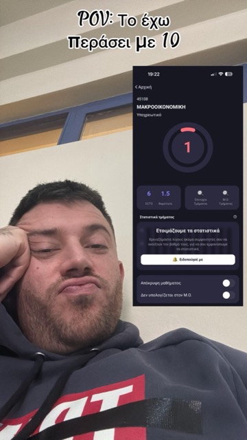 Student reacting to his Macroeconomics grade in UniStudents
